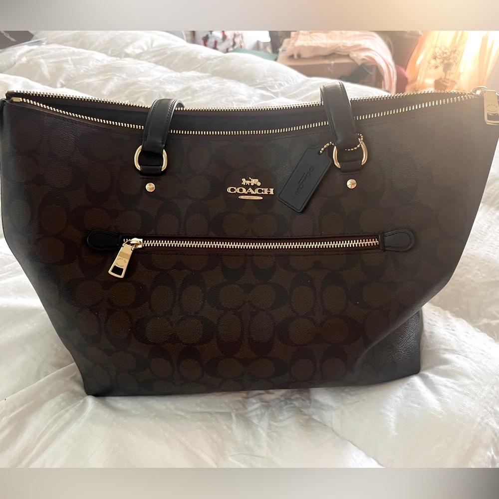 Coach medium size tote bag